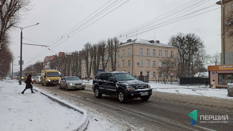 У Луцьку мер оштрафував двох чиновників за неналежне прибирання снігу