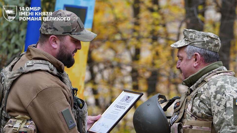 День автомобіліста і дорожника: військових водіїв 100 ОМБР нагородили за службу на передовій