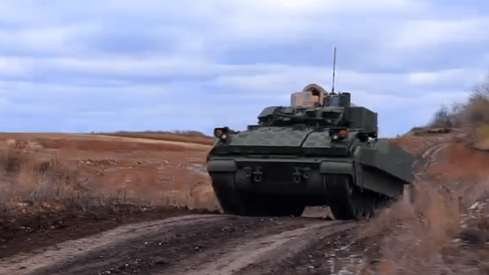 Бійці «Сталевої Сотки» опановують бойові машини M2 Bradley. ВІДЕО