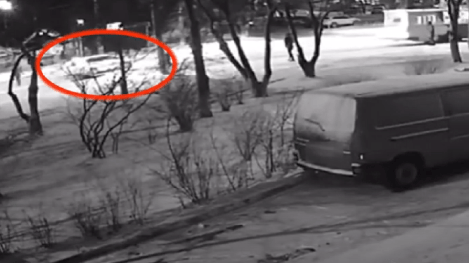 У Луцьку розшукують водія, який збив жінку на пішохідному переході. Відео