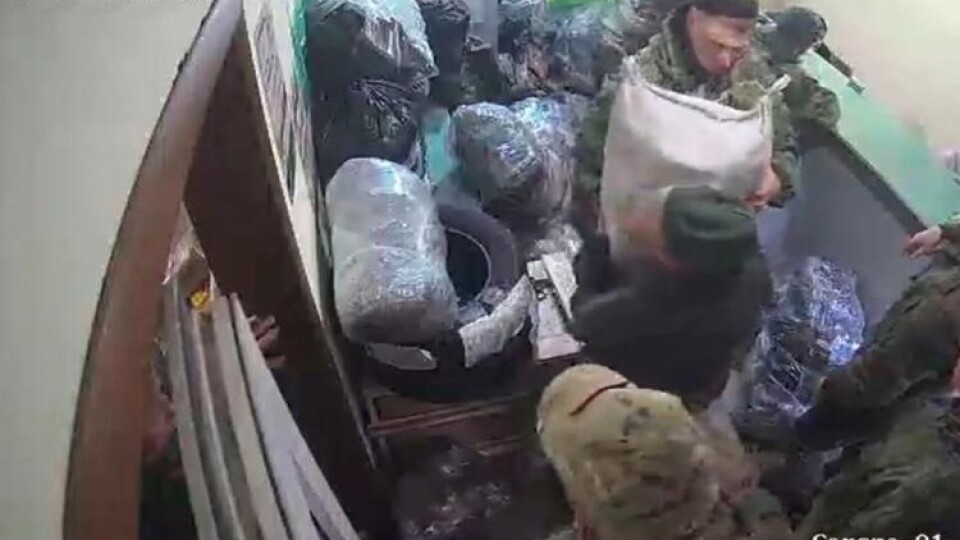 Зникли посилки російських солдатів з награбованими речами українців