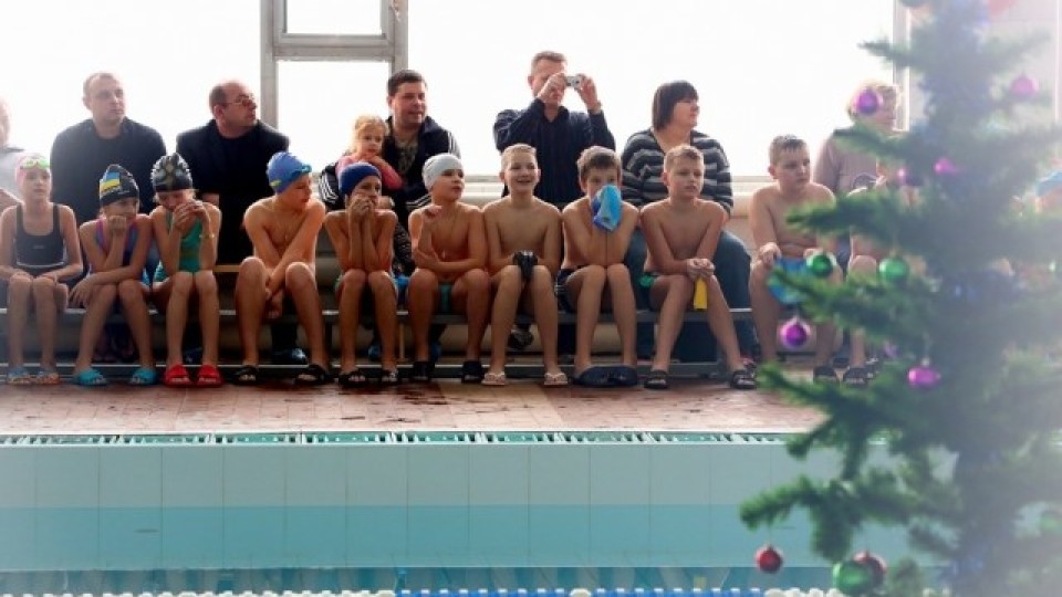 У луцькому університеті організували новорічний ранок у воді. ФОТО