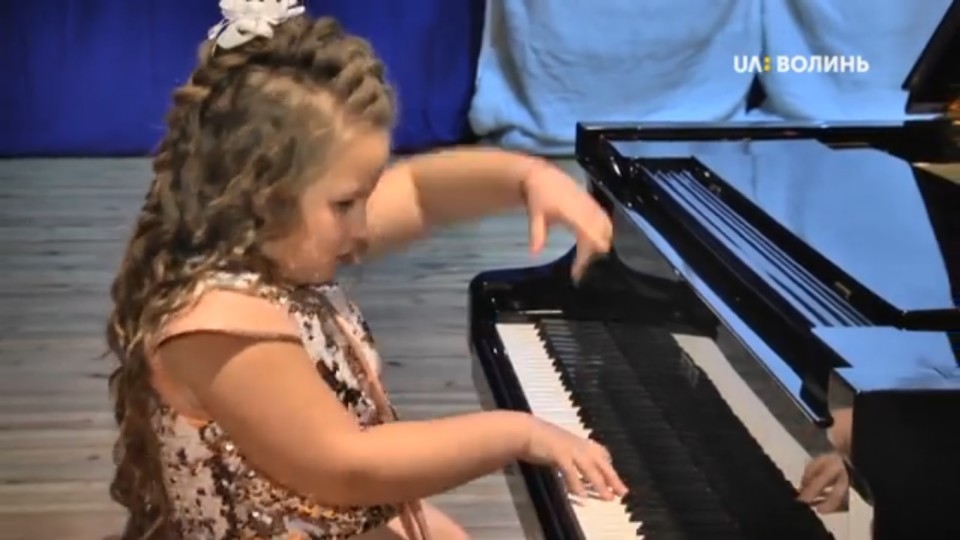 Восьмирічна піаністка з Луцька двічі перемогла на міжнародних конкурсах. ВІДЕО