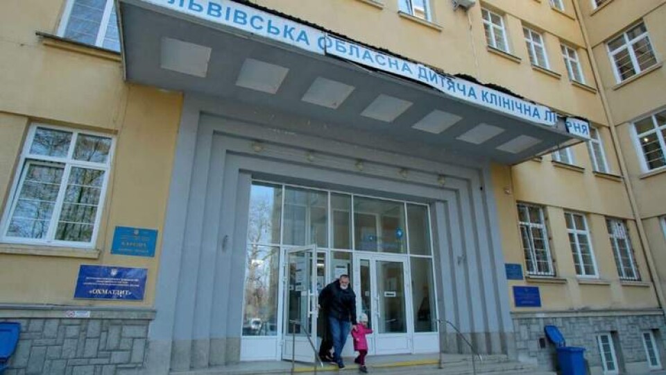 У Львові медики витягли з ока 3-річної дівчинки 10-сантиметрового гельмінта
