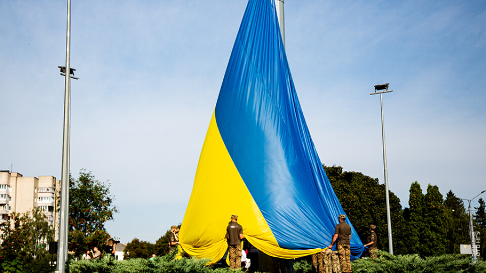 У Луцьку нацгвардійці урочисто підняли Державний прапор й отримали подяки від командування. ФОТО