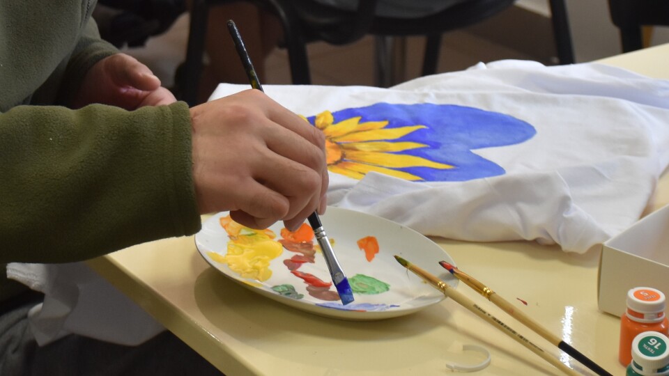 Мистецтво нескорених: на Рівненщині поранених бійців реабілітовують фарбами