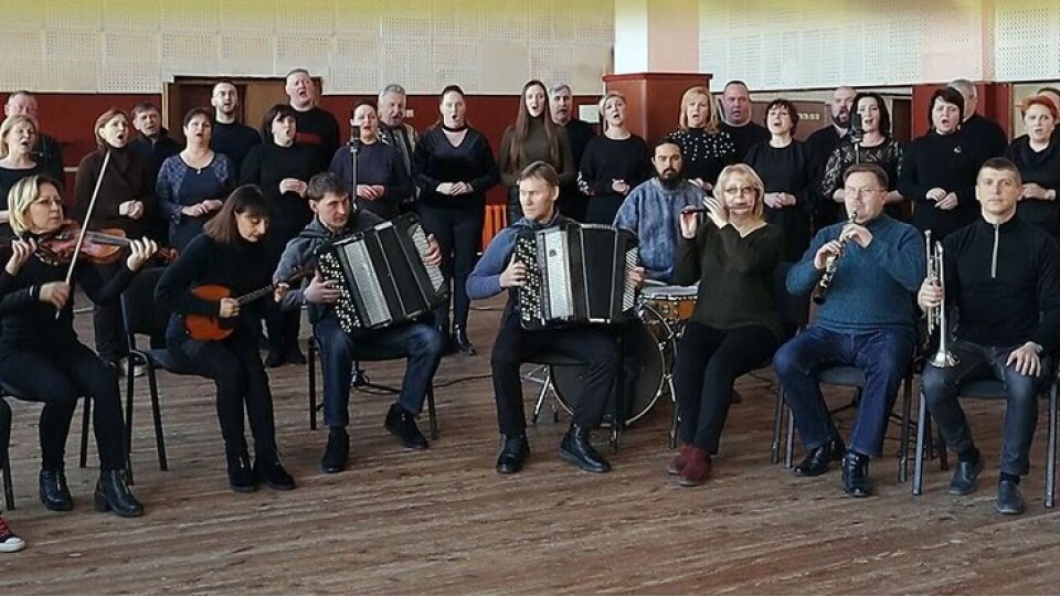 Волинський народний хор записує патріотичні пісні та викладає їх у соцмережі