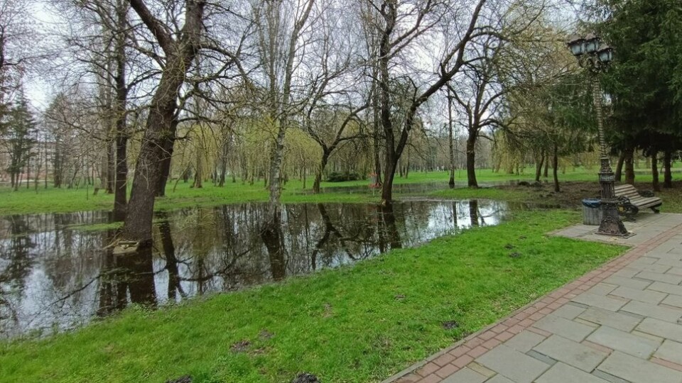 У Луцьку затопило частину Центрального парку. ФОТО. ВІДЕО