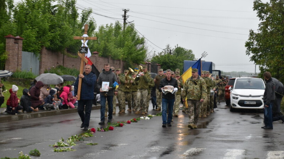 Чорний день у Луцькій громаді: попрощалися зі ще одним захисником. ФОТО