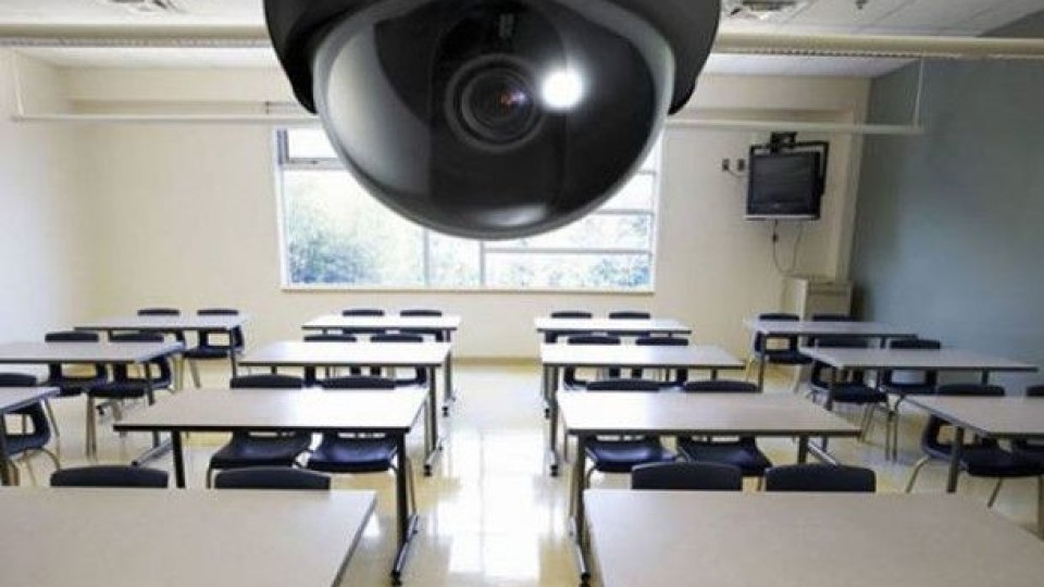 Луцьку владу просили поставити камери у школах. У мерії відповіли: нема  грошей