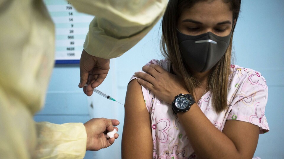 МОЗ хоче відкрити у містах-мільйонниках великі вакцинні центри проти COVID-19
