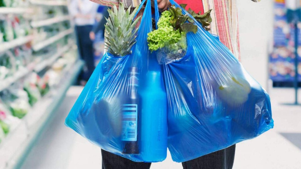 В Україні з 1 лютого здорожчають пластикові пакети. Якою буде ціна