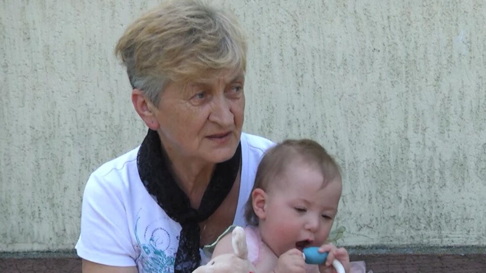Жінка з Павлограда через смерть дочки лишилася на Волині з маленькою онукою на руках
