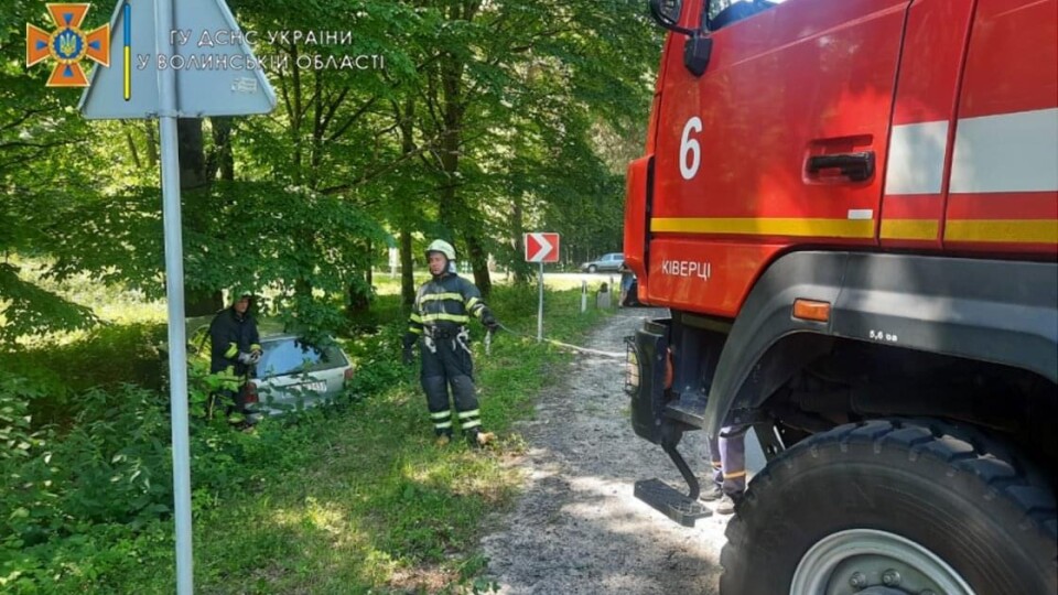 У Луцькому районі легковик злетів у кювет. ВІДЕО