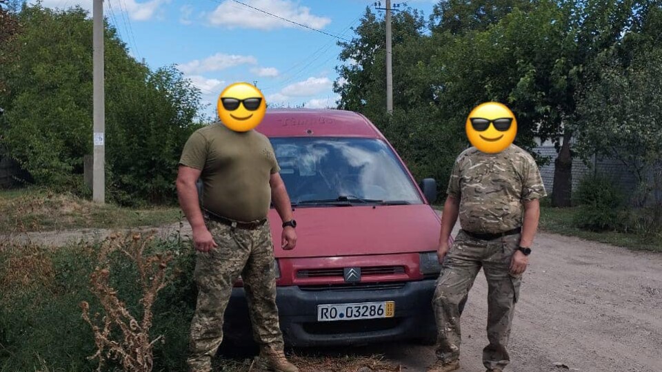 Родина з Волині передала власне авто на потреби бійців 100 бригади