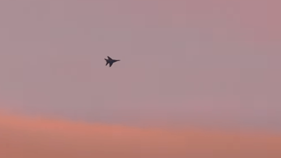 Над вечірнім Луцьком літали винищувачі МіГ-29. Відео