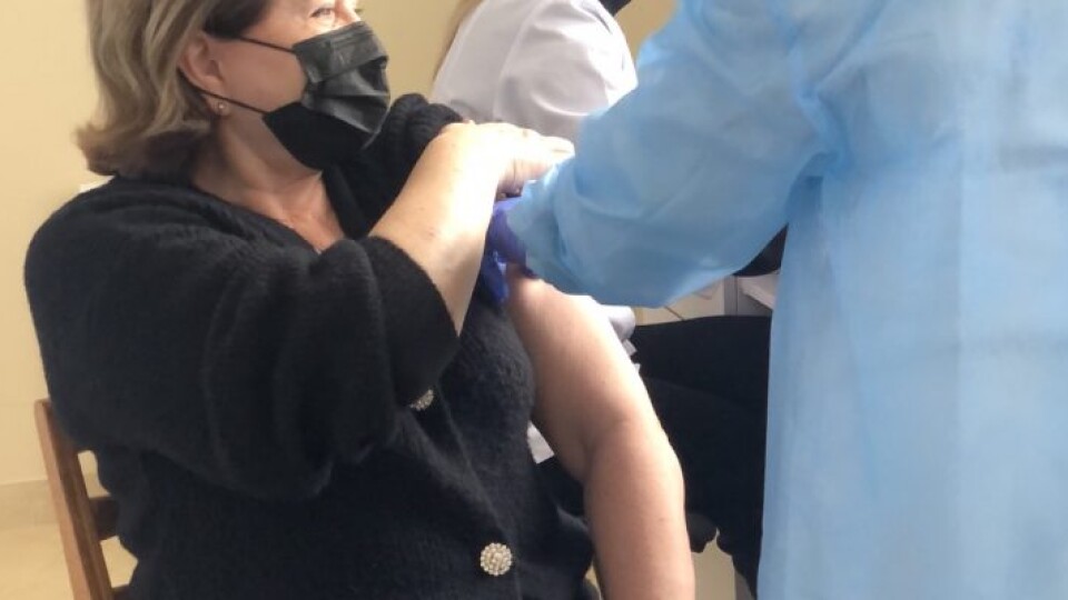 Головна санітарна лікарка Волині з підлеглими отримали щеплення від коронавірусу