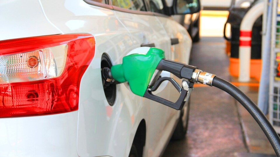 Уряд призупиняє держрегулювання цін на бензин: скільки коштуватиме пальне