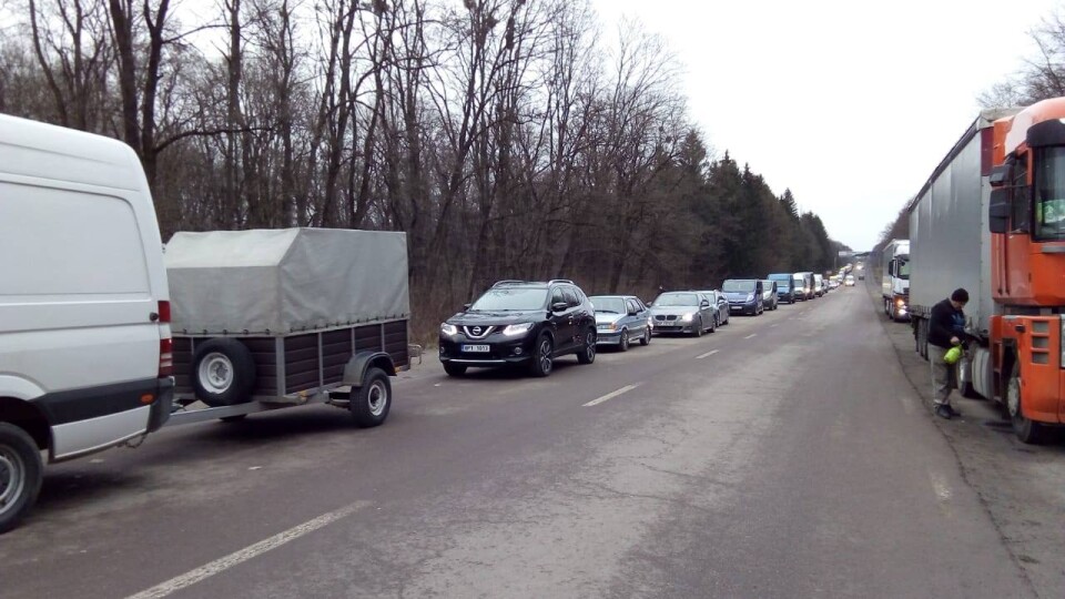 Ситуація на кордоні України: на деяких пунктах пропуску черга сягала трьохсот автівок