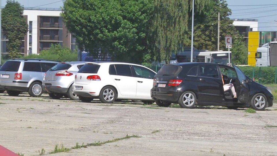 Через Волинську митницю в'їхало майже сто авто, які не встигли розмитнити до 1 липня