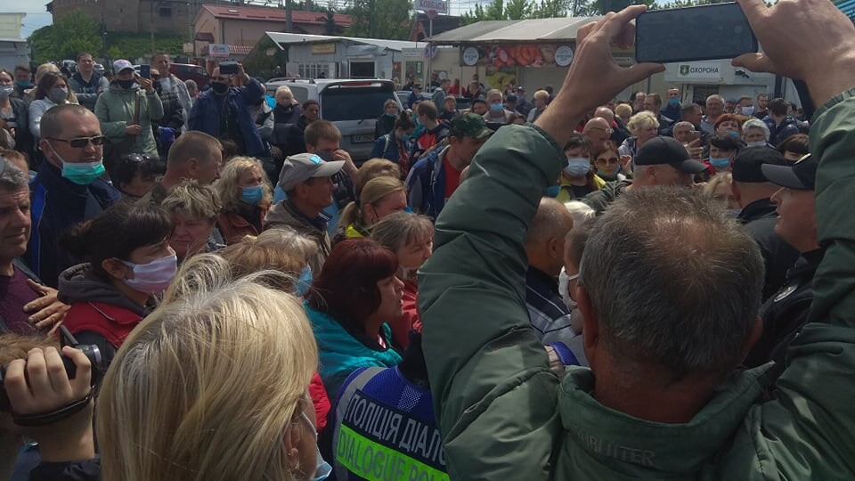 На Старому ринку у Луцьку – знову протести. Підприємці сваряться з поліцією
