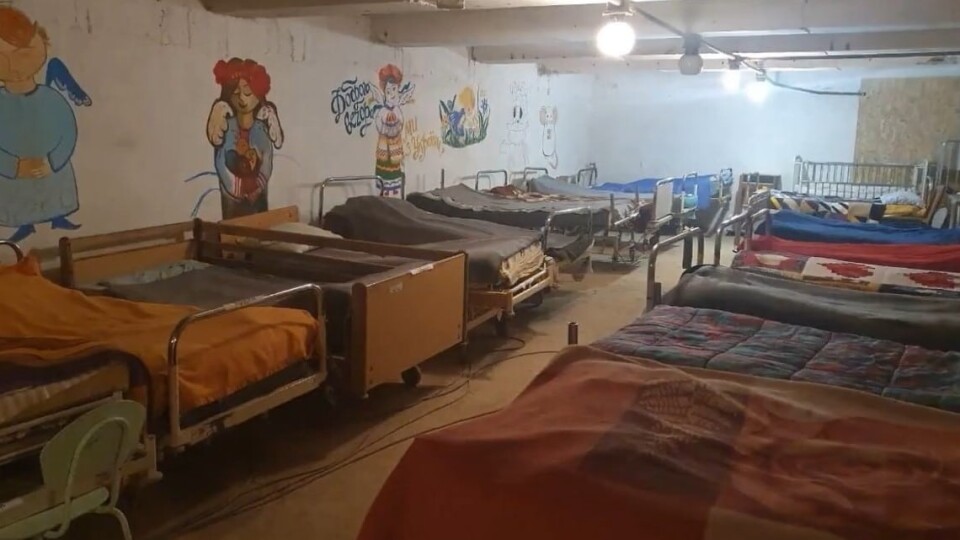 Як облаштували бомбосховище в обласній дитячій лікарні у Луцьку