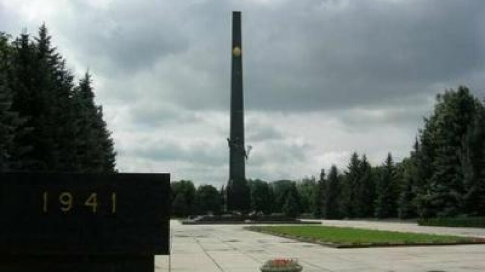 У Луцьку з меморіалу приберуть комуністичну символіку