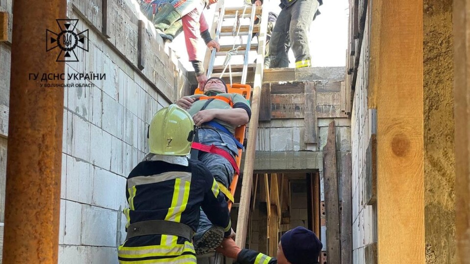 На будівництві травмувався волинянин: приїздили рятувальники. ФОТО