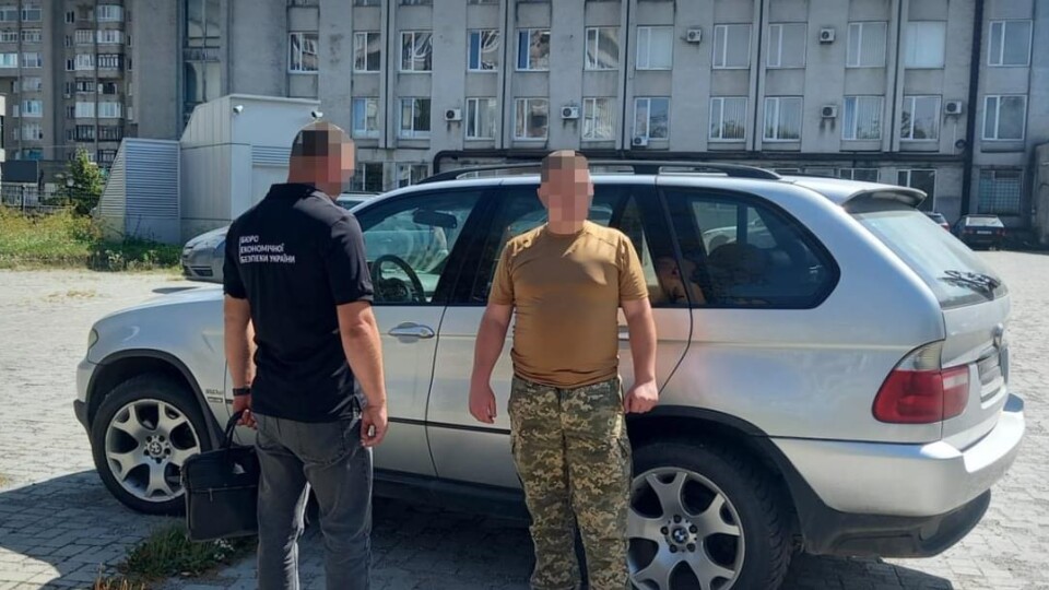 Детективи ТУ БЕБ на Волині передали три авто ЗСУ