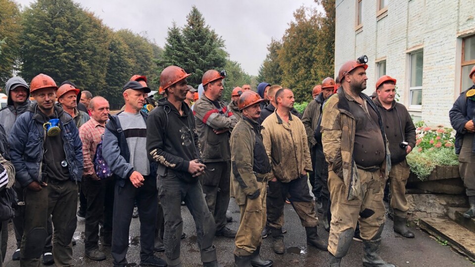 Відмовилися спускатися у копальню: на Волині страйкують шахтарі