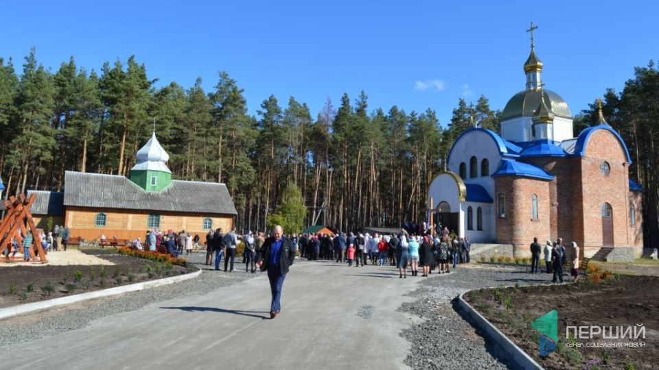 Із козацьким «салютом» та кулішем: у селищі на Волині відкрили український храм. ФОТО