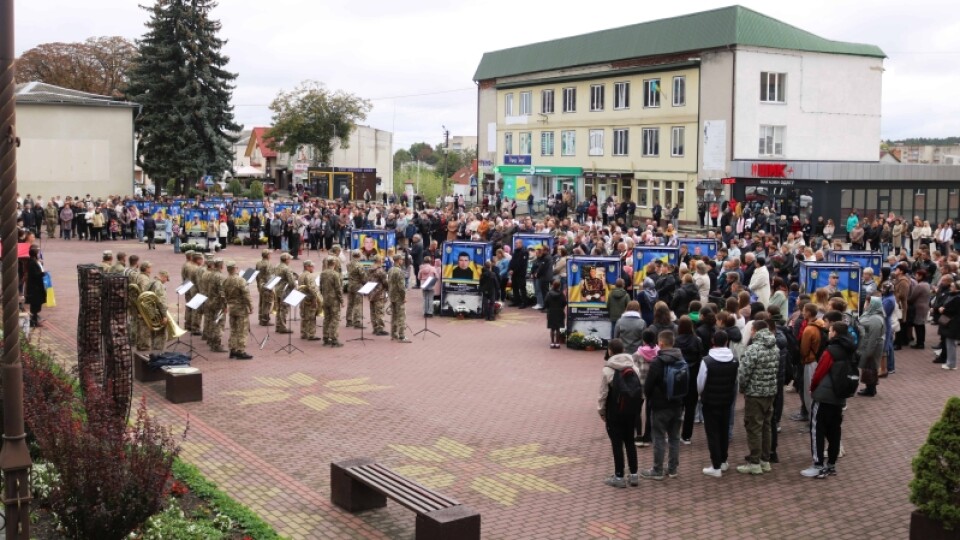 У місті на Волині відкрили Алею пам’яті новітніх Героїв. ФОТО