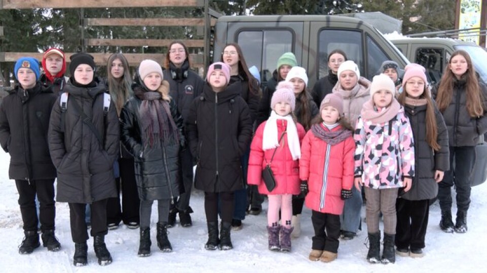 Юні волнтери з Волині «наспівали» на дві вантажівки для воїнів