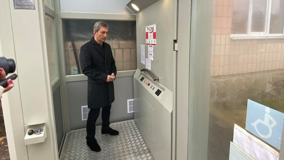 У Ковелі в лікарні встановили перший інклюзивний ліфт