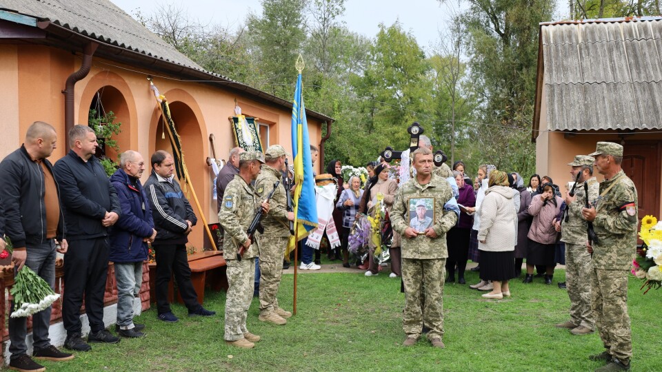 У громаді на Волині віддали останню шану полеглому Герою. ФОТО