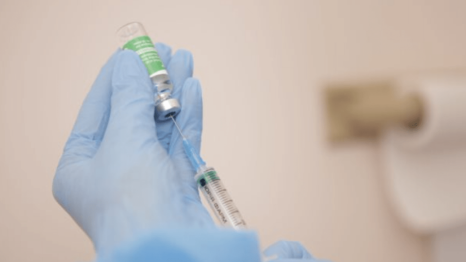 Для кого ще вакцинація від ковіду може стати обов’язковою