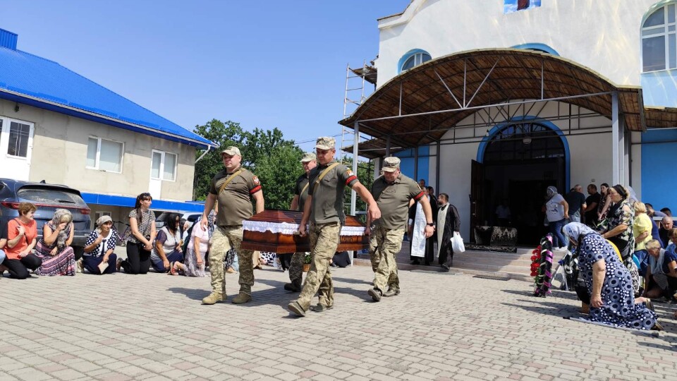 У Луцькому районі прощалися із полеглим Героєм Юрієм Озюком. ФОТО