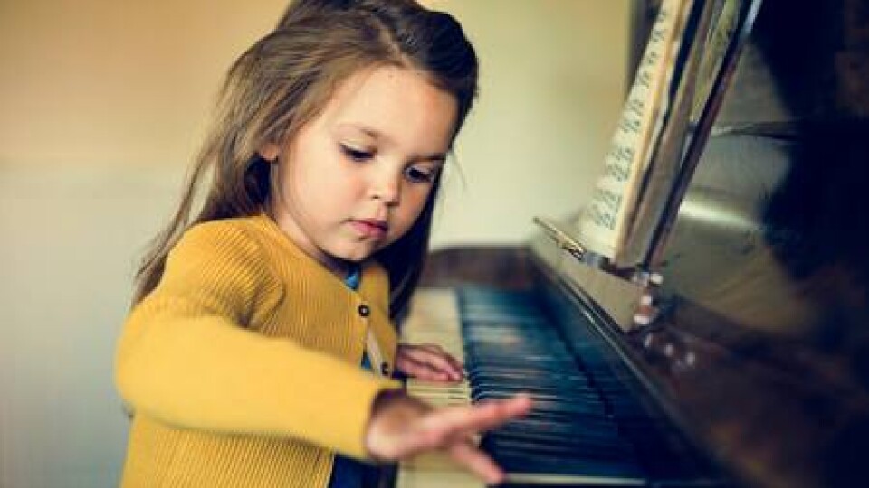 Svitlynka kids club відкриває експрес-курси: «Guitar. First steps» та «Piano. First steps»