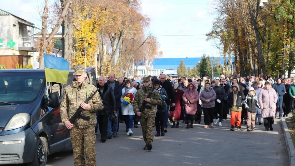 У місті на Волині попрощалися з Героєм. ФОТО