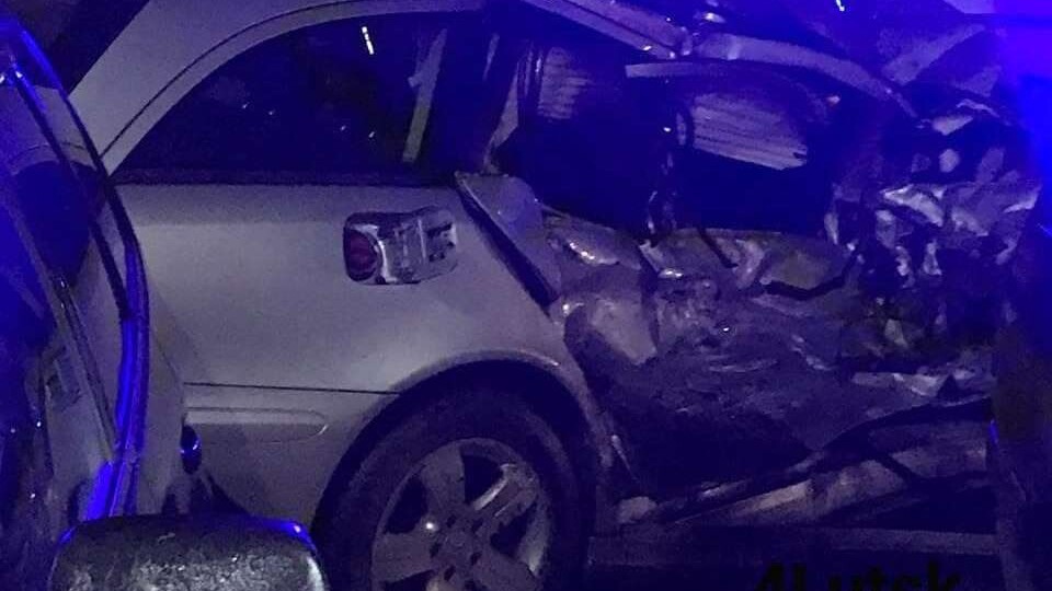 У Ківерцях зіткнулися Mercedes та Jeep, є двоє постраждалих. Показали відео аварії
