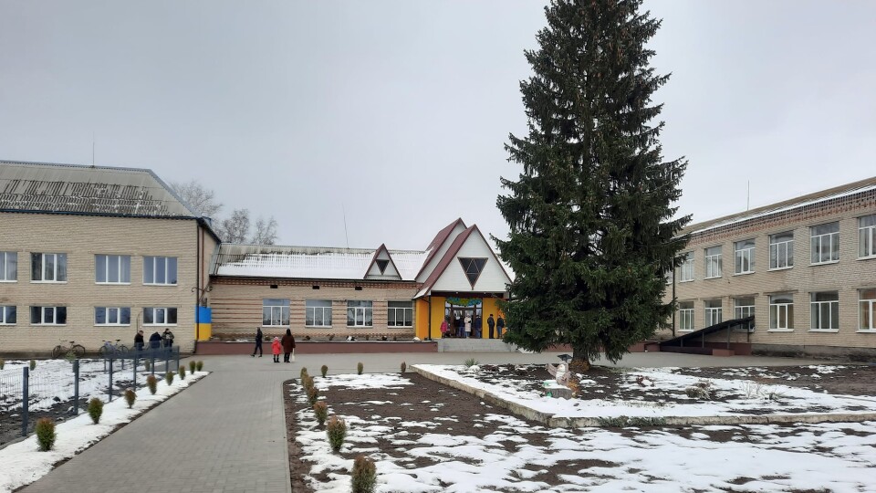 Уперше цьогоріч сіли за парти: на Горохівщині відкрили відремонтовану школу. ФОТО
