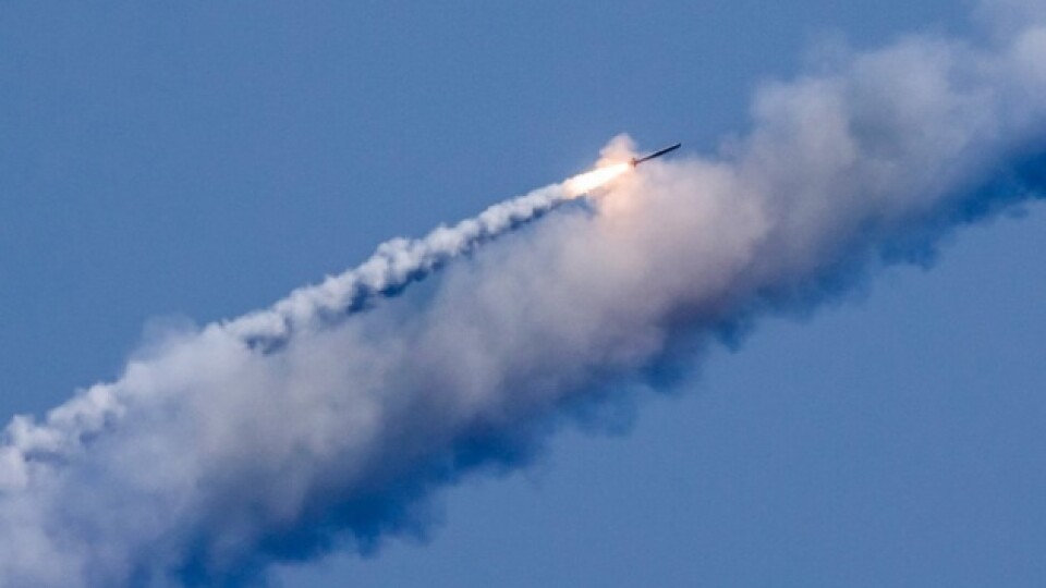 У Луцьку досі гасять пожежу від влучання російської ракети
