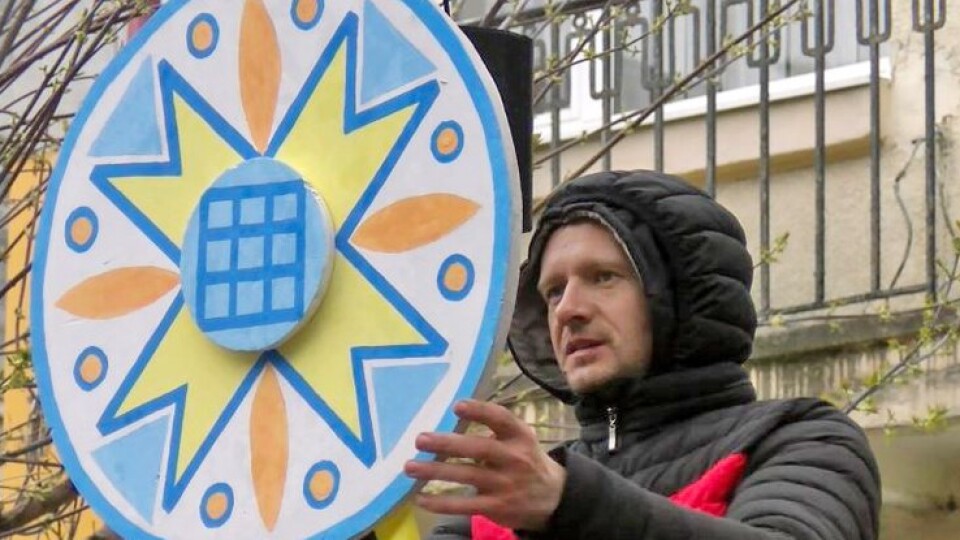 «Воскрес Христос – воскресне Україна». Луцьк прикрасили інсталяціями до Великодня