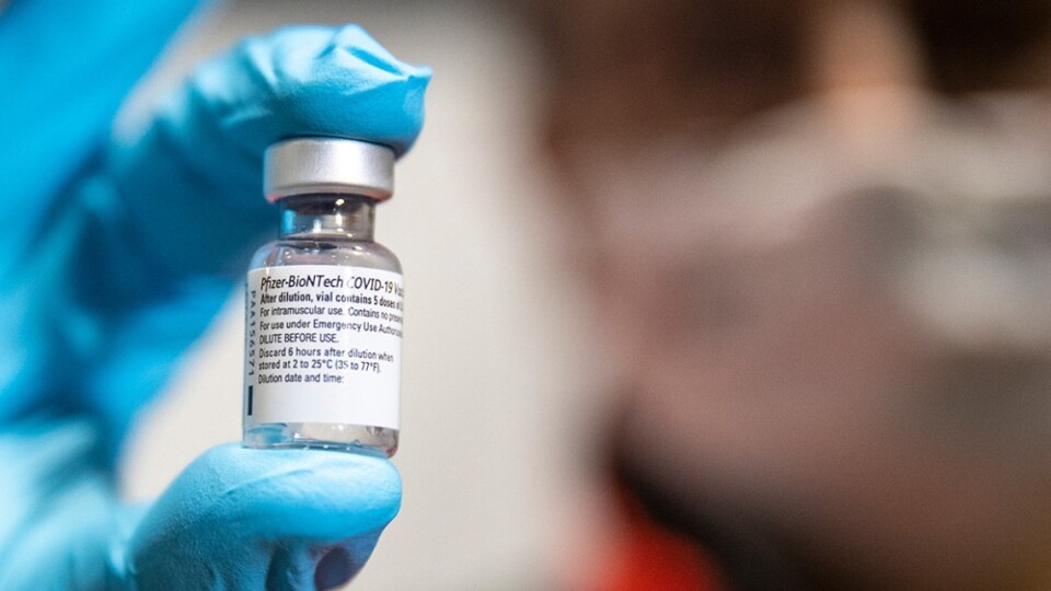 Вакцину від коронавірусу Pfizer дозволили зберігати у звичайних морозильних камерах