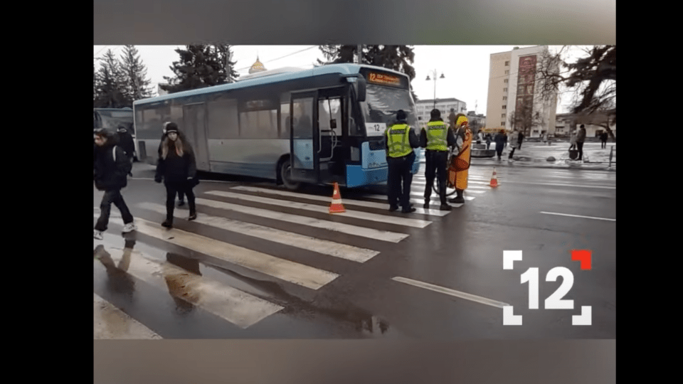 В центрі Луцька автобус на переході збив велосипедистку