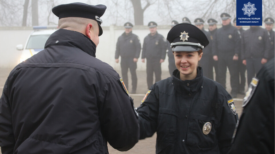 Волинським патрульним урочисто вручили спеціальні звання