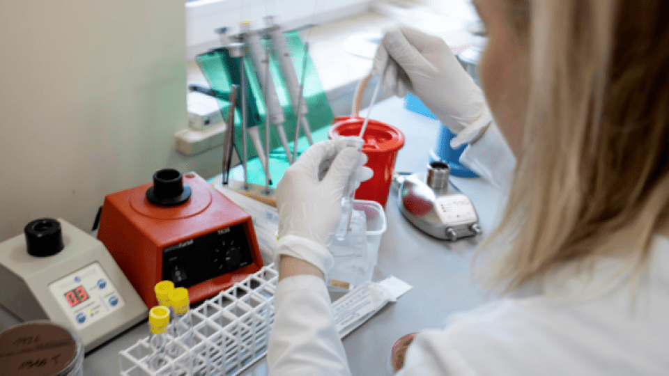 В Україні за добу підтвердили майже 400 випадків коронавірусу. Скільки хворих у кожній області