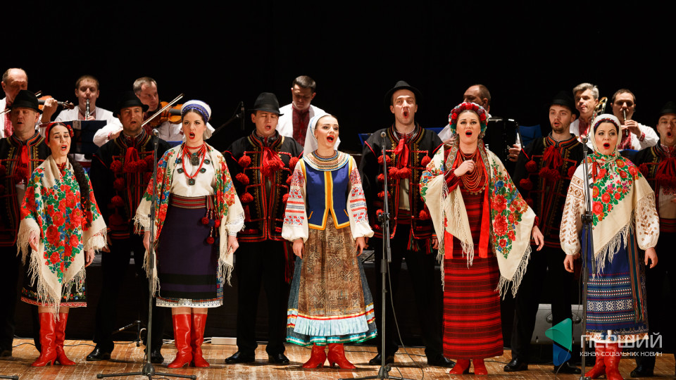 Танці різних народів і колядки: у Луцьку виступив хор Верьовки. ФОТОРЕПОРТАЖ