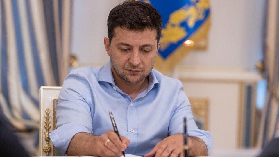 Зеленський звільнив одразу п'ятьох українських послів