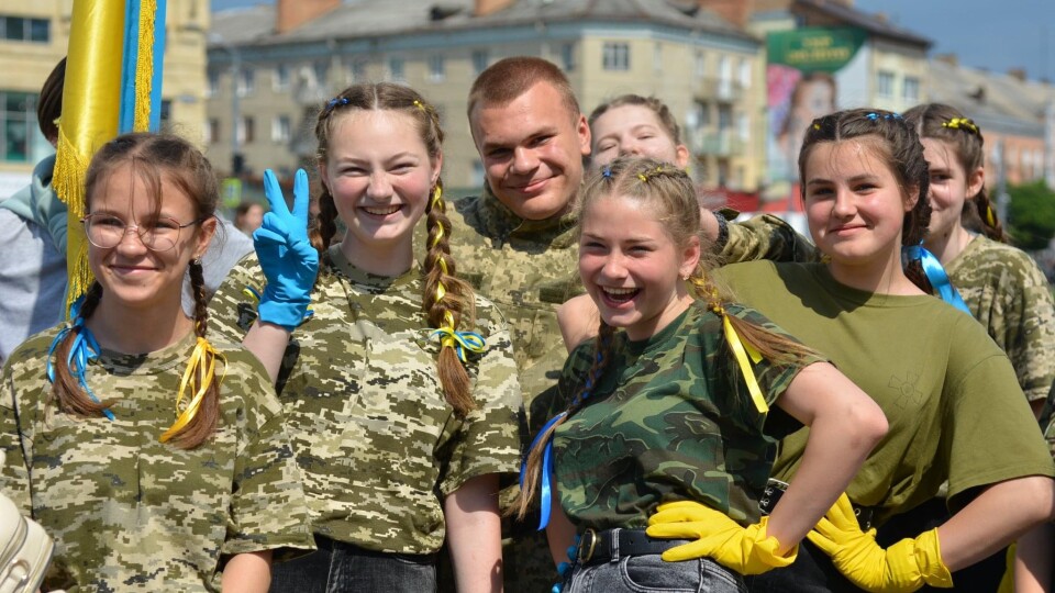 У Луцьку провели челендж на підтримку українського воїнства. ФОТО
